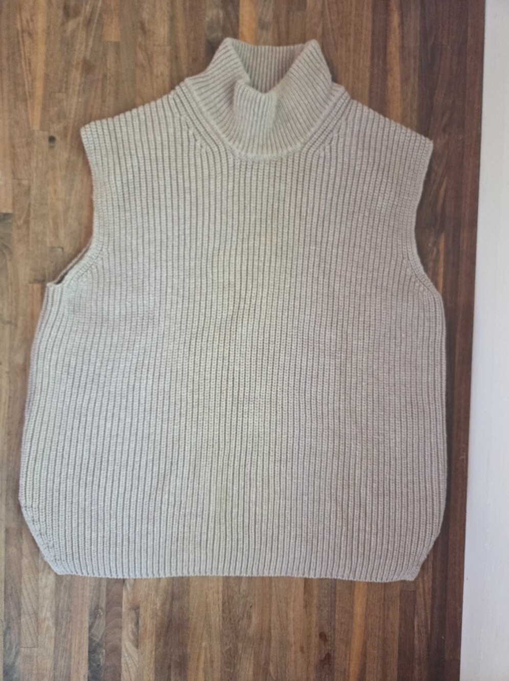 Abercrombie & Fitch Ribbed Turtleneck Sleeveless Sweater - Light Beige - Medium